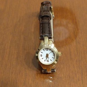 RESERVED FOR VICTORIA GRIMALDI Small gold leather band watch